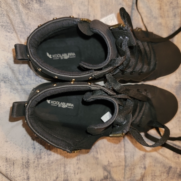 Shoes - Picture 4 of 4